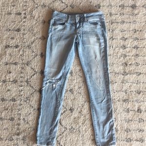 American Eagle Ripped Stretchy Skinny Jean Light